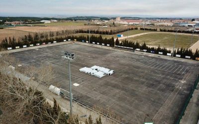 Dismantling of the old artificial turf of the Ombatillo soccer field