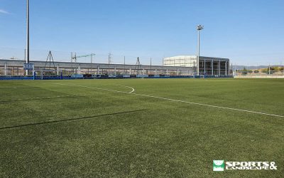 Firma del contrato de sustitución del césped artificial en el campo municipal de fútbol El Pinar de Zizur