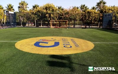 Renovación césped artificial de la pista Cruyff de Vilanova y la Geltrú