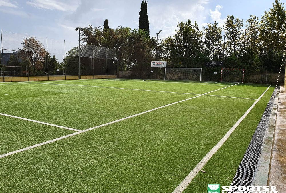 Artificial grass installation works on two tracks of the Pedralbes School