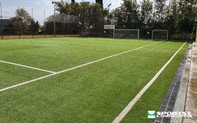 Instalación de césped artificial en dos pistas de la Escuela Pedralbes