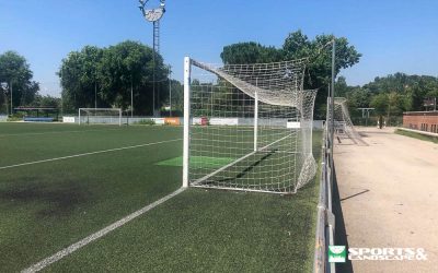 Firma del contrato de sustitución del césped artificial en el campo de fútbol municipal de Primer de Maig en Granollers