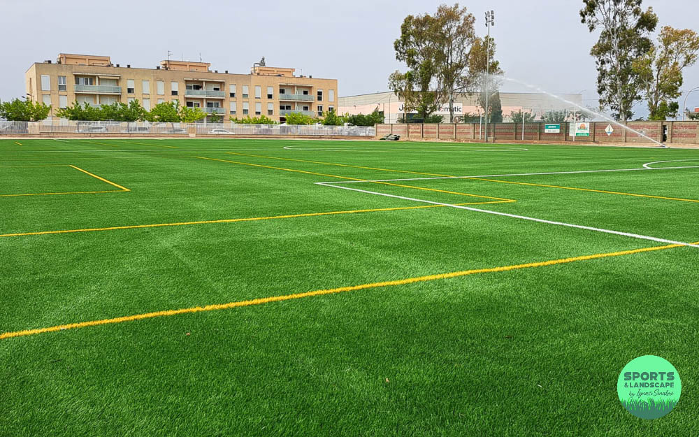 Sports & Landscape installs the new artificial turf at La Forja field in Campredó